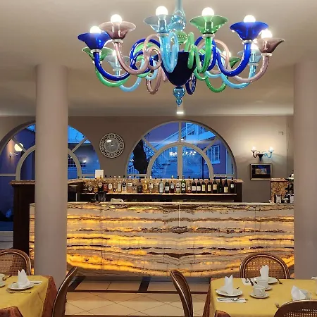 Riviera מלון 3*