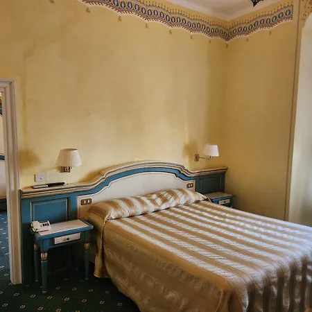 Riviera Hotel 3*