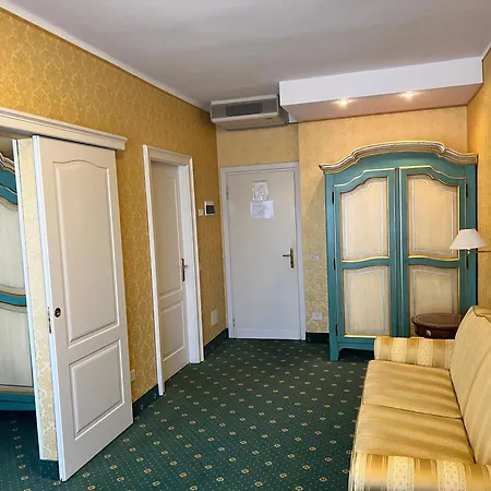Riviera Hotel